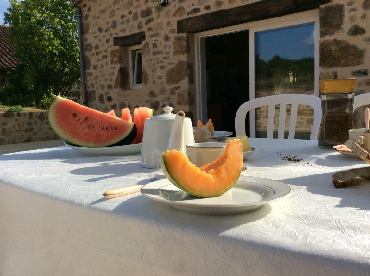 Gite Des Vergnes Esse Exterior foto